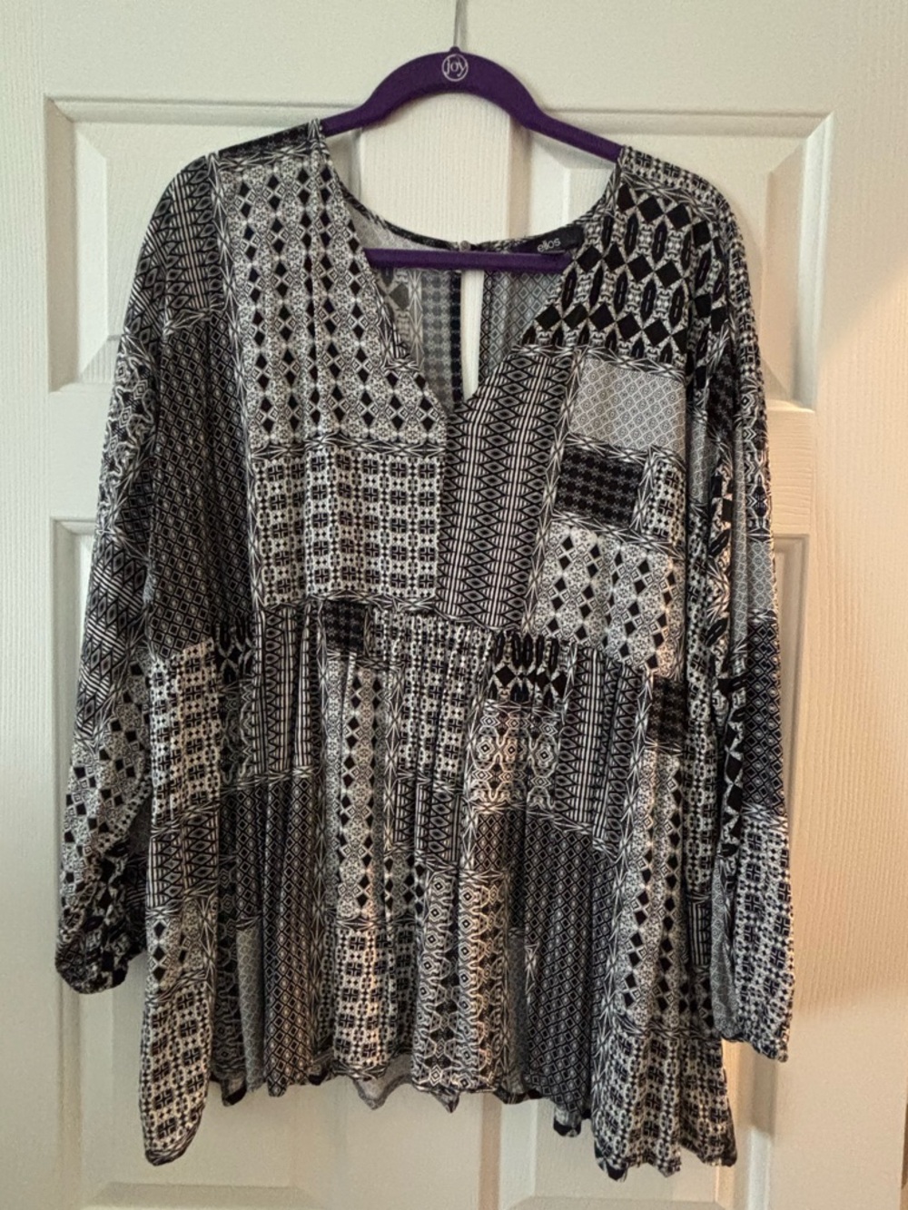 Ellos Black & White Geometric Mix V-Neck Top